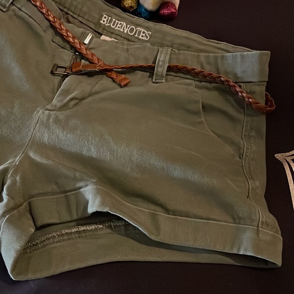 BLUE NOTES sage green shorts including faux leather belt Size 7. Four pockets - Picture 3 of 6
